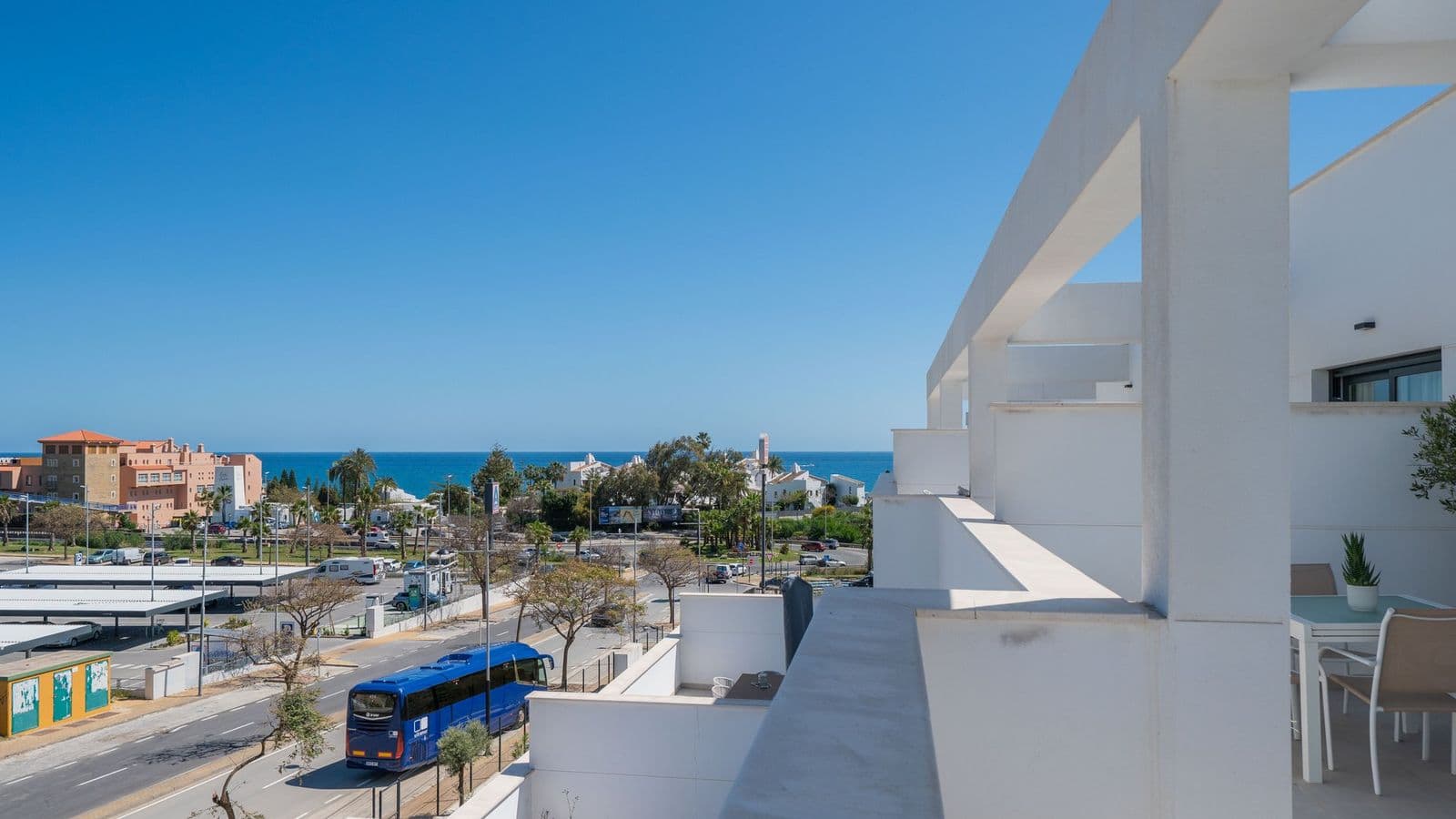 Bright Apartment with Private Terrace by Caseo