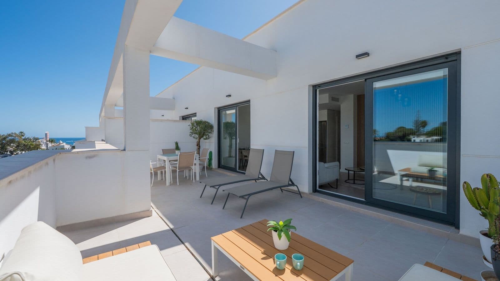 Bright Apartment with Private Terrace by Caseo 6
