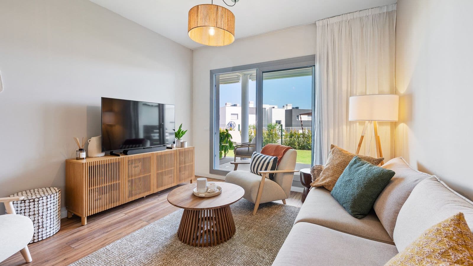 Stylish apartment with garden and sea views
