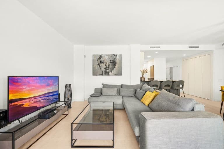 Spacious Garden Apartment with Balcony by Caseo 31